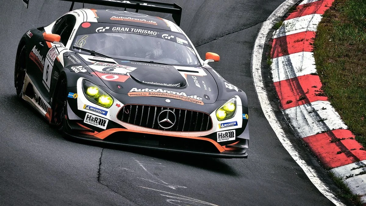 终点线前战术博弈：17岁卢特肯豪斯爆冷击败奥运冠军万约尼